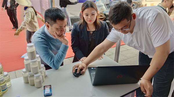 聚羧酸系高性能减水剂 聚羧酸系高性能减水剂